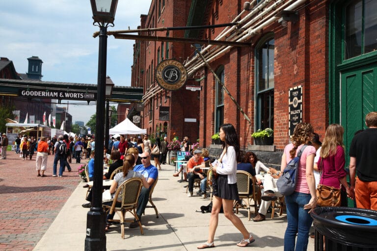 Zoning and Licensing in Toronto Restaurant Commercial Real Estate: What Buyers Must Know